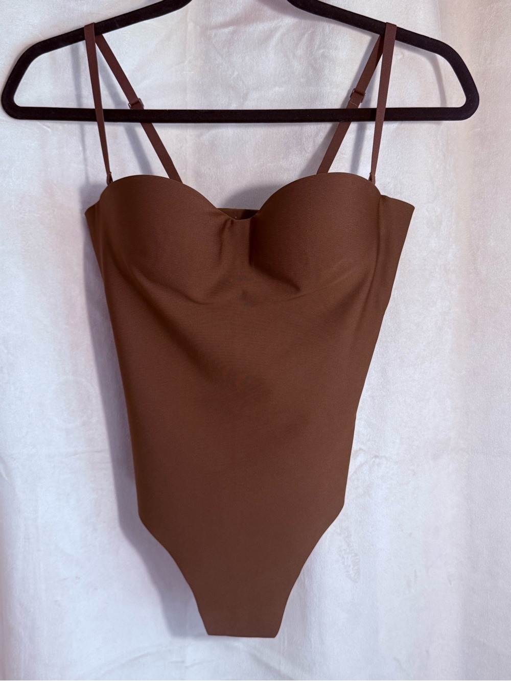 SKIMS NWT Body Molded Underwire Thong bodysuit sz Small in Cocoa
